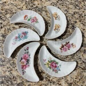 Floral Crescent-Shaped Plates Set